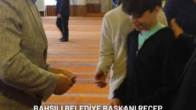 Photo of Bahşılı Belediye Başkanı Recep Zafer Tekin Çocuklara Harçlık Dağıttı