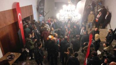 Photo of Kars’ta, Sarıkamış Harekatı’nın 108’inci yıldönümü dolayısıyla hazırlanan belgeselin gala gösteriminin yapılacağı salonun asma tavanı çöktü.