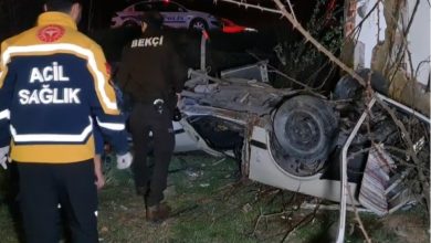 Photo of Kırıkkale’de seyir halindeki bir otomobil kontrolden çıkarak eve çarptı