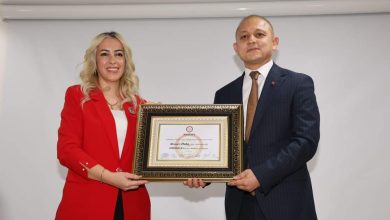 Photo of Ahmet Önal Mazbatasını Alarak Göreve Başladı