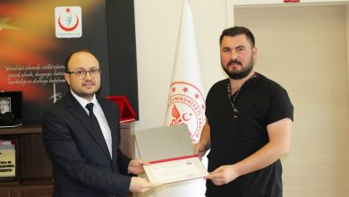 Photo of Başhekim Hakan Varol’dan Başarılı Personelle Teşekkür Belgesi Verildi